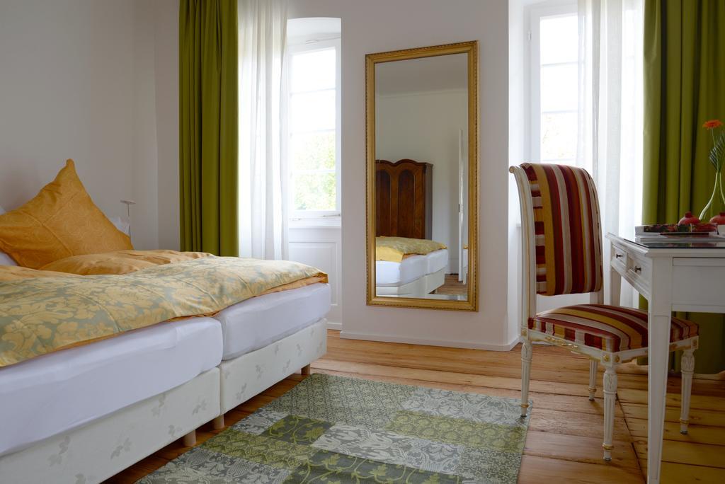 Alte Apotheke Bed & Breakfast Karlsbad Exterior foto